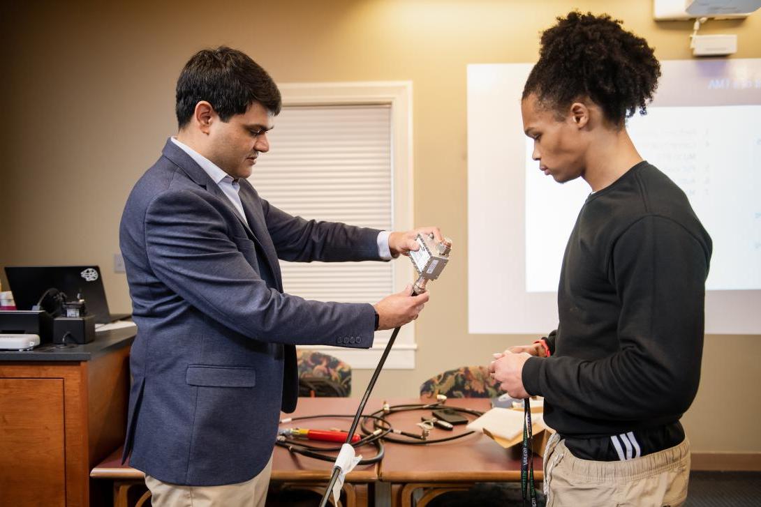 5G Wireless Training instructor shows equipment to student